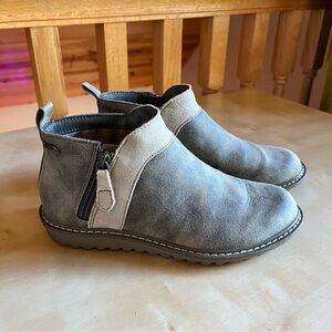 Skechers Women's ArchFit Mojave Indefinite Bootie in Olive Green Size 6.5